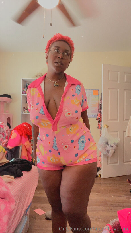 Moonhaveninc only fans pic