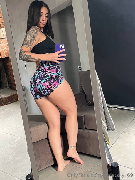 Violetsky 69 feet onlyfans
