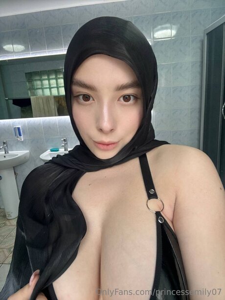 Princessemily07 onlyfans desnuda