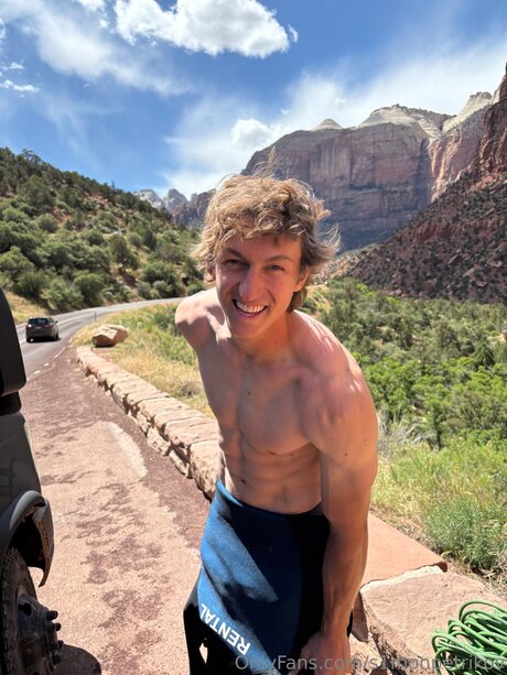 S1monpetrikov ass onlyfans