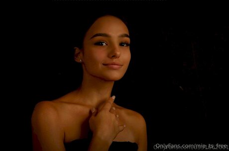 Mia Ts Free onlyfans striptease