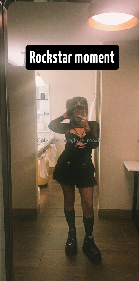 Love Moxie onlyfans lesk