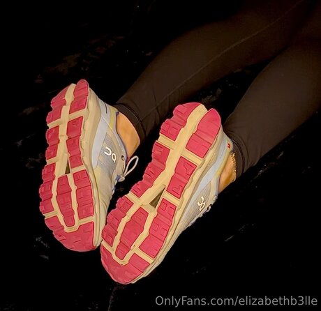Elizabethb3lle onlyfans model photos