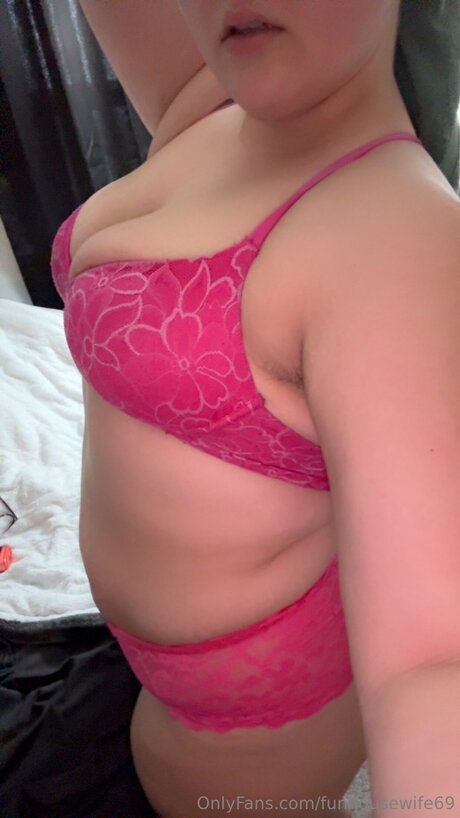 Funhousewife69 nude onlyfans