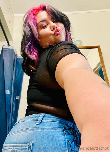 Ahoelottathot onlyfans model