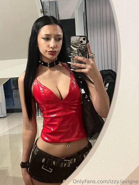 Izzy Lavigne onlyfans leake