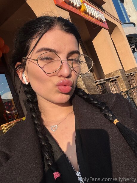Ellyberry onlyfans leaked tits