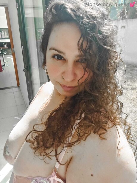 Monsebbwqueen onlyfans model