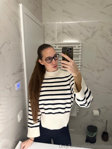 Wishudiana onlyfans model photo