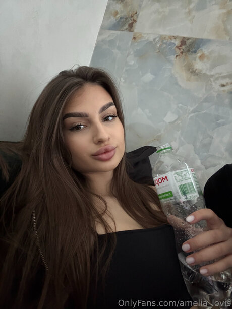 Amelia Lovis naked onlyfans