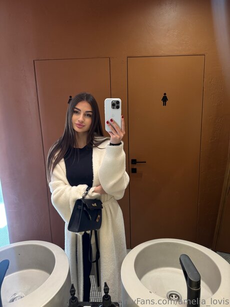 Amelia Lovis onlyfans archives