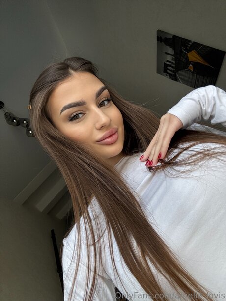 Amelia Lovis onlyfans star