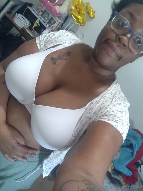 Baby Romantica Free onlyfans model