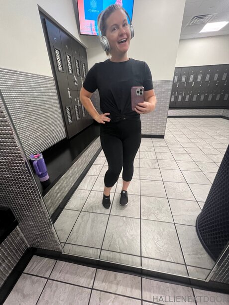 Hallienextdoor onlyfans posts