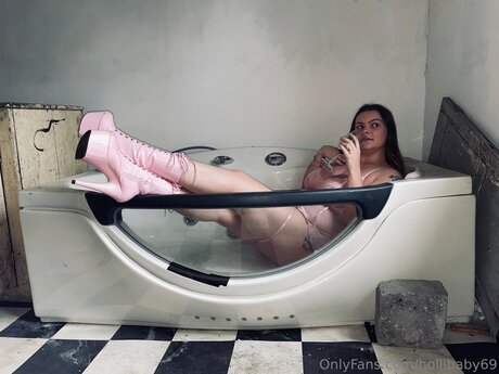 Hollibaby69 naked onlyfans leaked