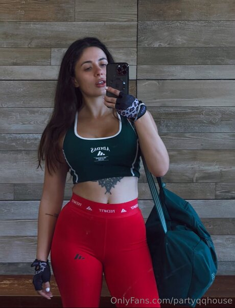 Partyqqhouse onlyfans nude leak