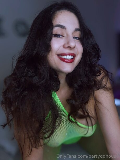 Partyqqhouse feet onlyfans