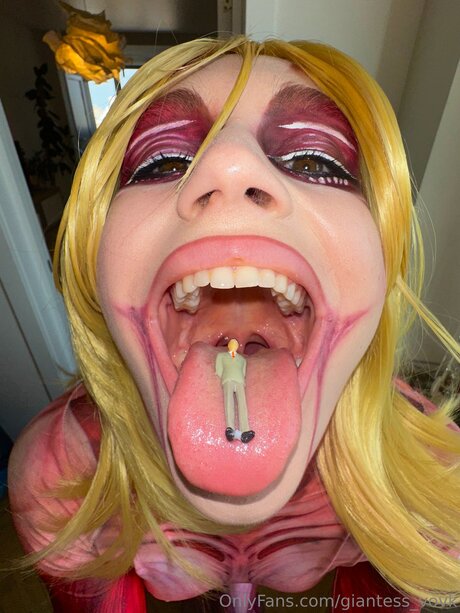 Giantess Vovk nude onlyfans pics