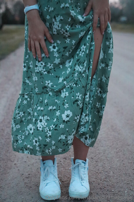 Lenadanzarafreepage onlyfans striptease