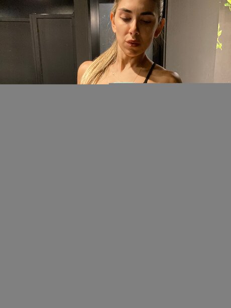 Anargentiniangirlone onlyfans strip tease