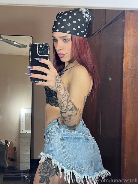 Lunacasteli onlyfans desnuda