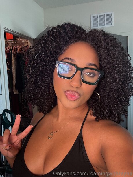 Roamingwithreyna onlyfans leaked pictures