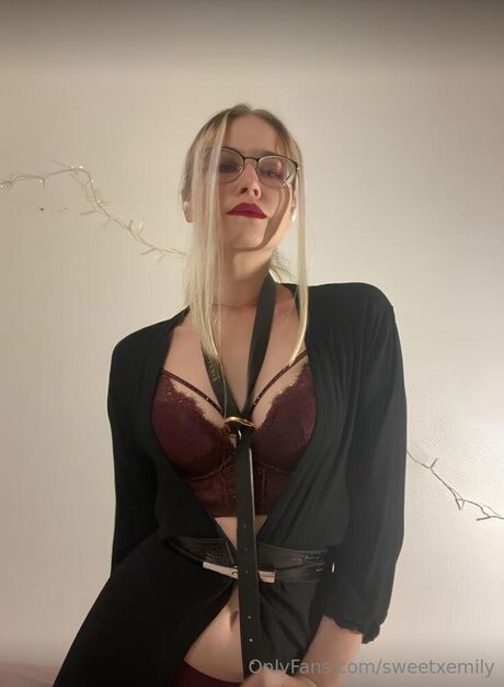 Sweetxemily onlyfans naked leaked