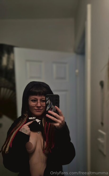 Freealtmumma onlyfans nudes