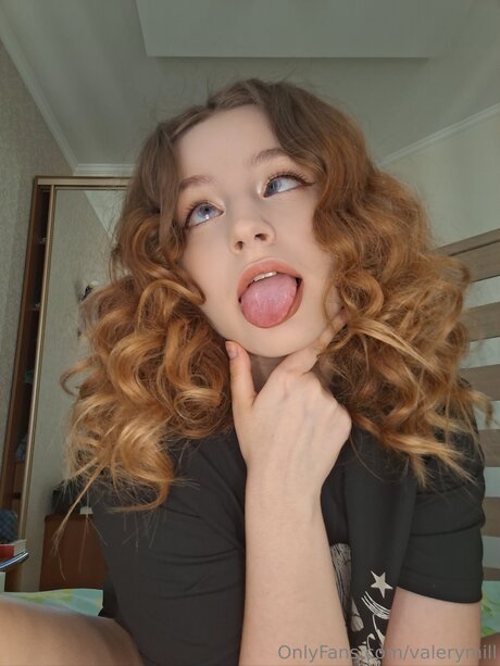 Valerymill strip onlyfans