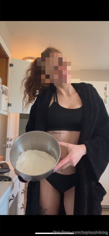 Toplesshiking only fans leak