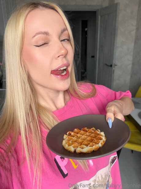 Babyy Bonnie is on onlyfans