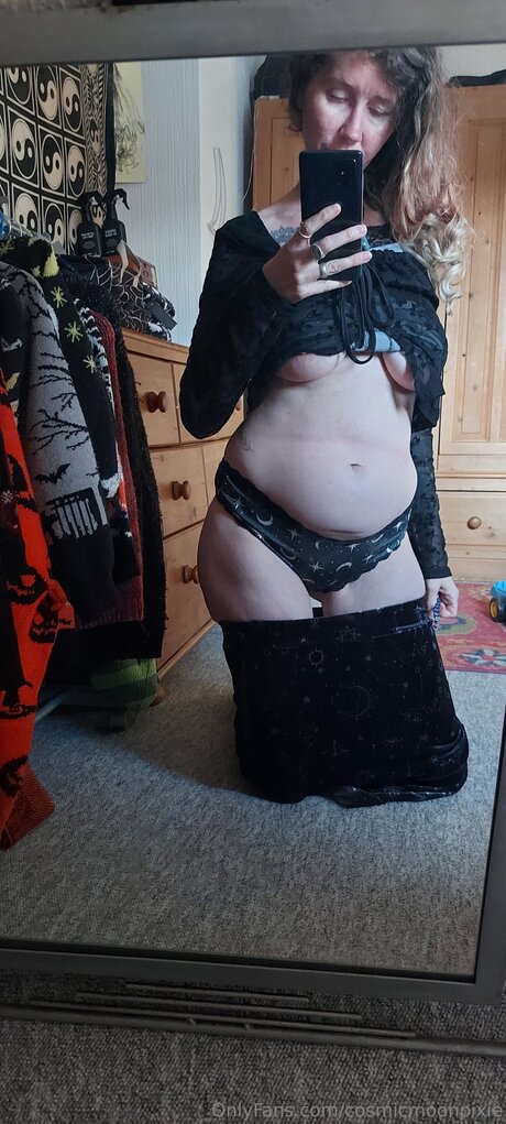 Cosmicmoonpixie onlyfans strip tease