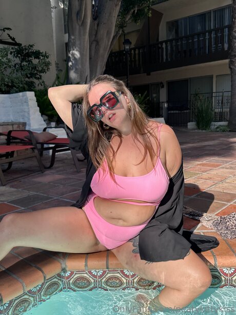 Peatykittykiss onlyfans striptease