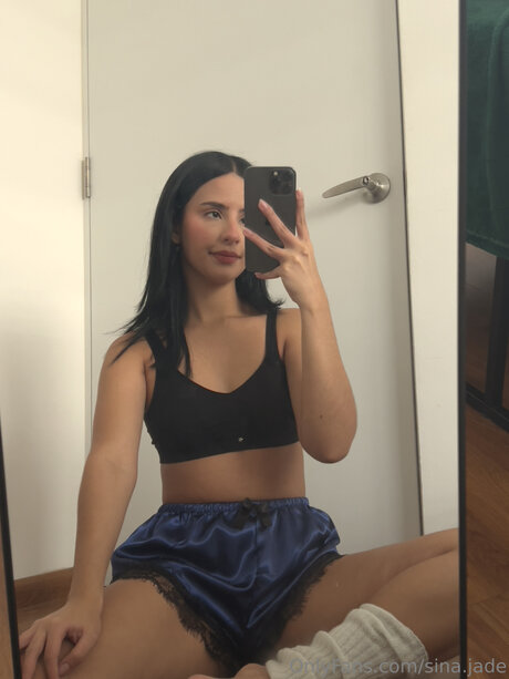 Sina Jade onlyfans model photo