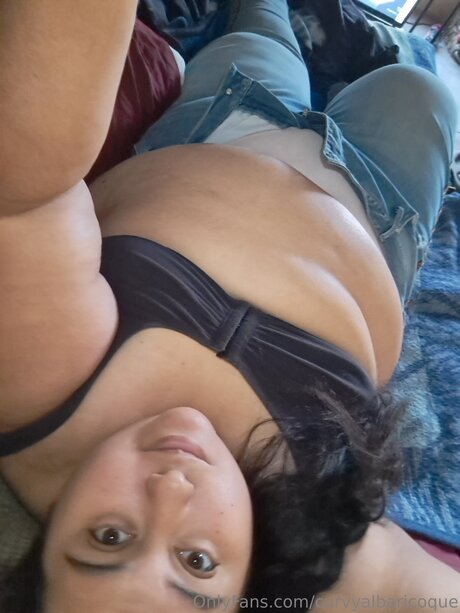 Curvyalbaricoque onlyfans model photos