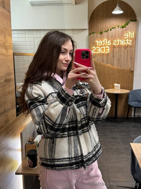 Thatangelinaelfie en onlyfans