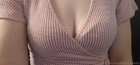 Dizzydaydreamzz onlyfans leaked