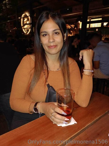 Pielmorena1506 onlyfans strip tease