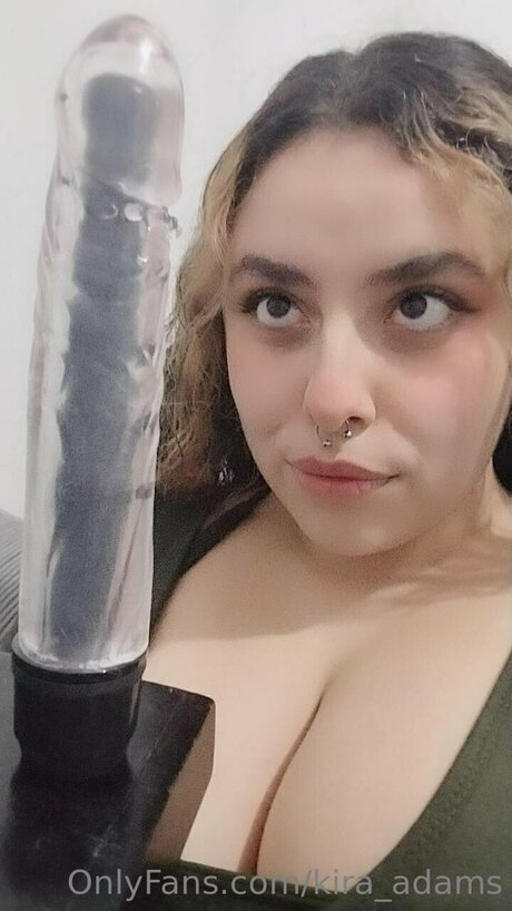 Kira Adams naked onlyfans leaks