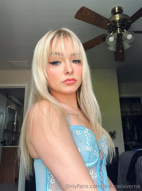 Realzoelaverne onlyfans strip tease