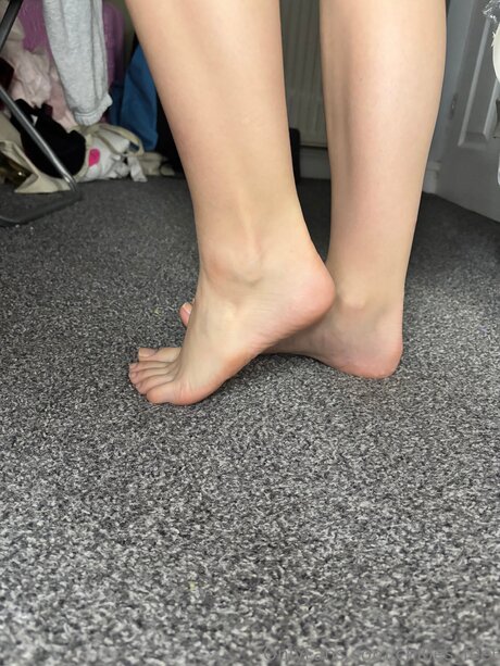 Chl0es Feet feet onlyfans