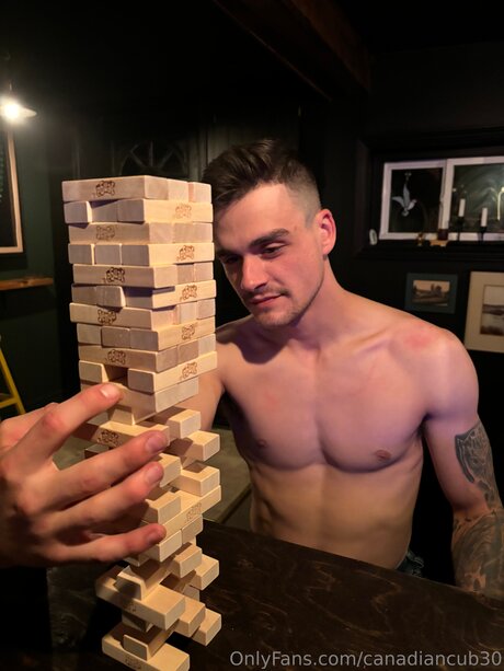 Canadiancub30 onlyfans model photo
