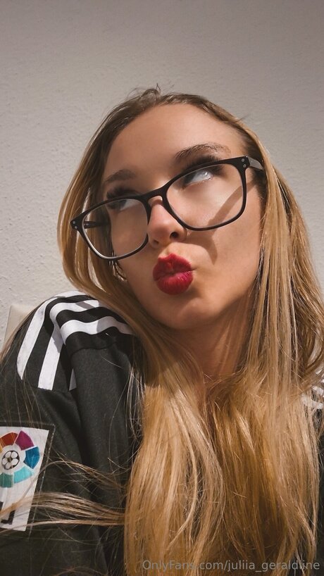 Juliia Geraldiine onlyfans model photo