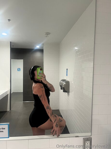 Averylove23 onlyfans page