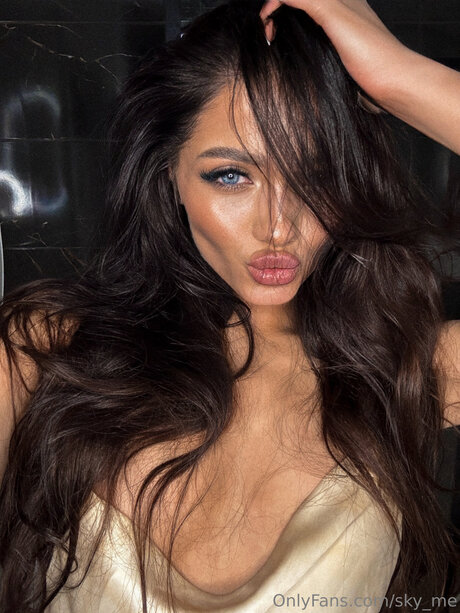 Sky Me onlyfans sextape leak