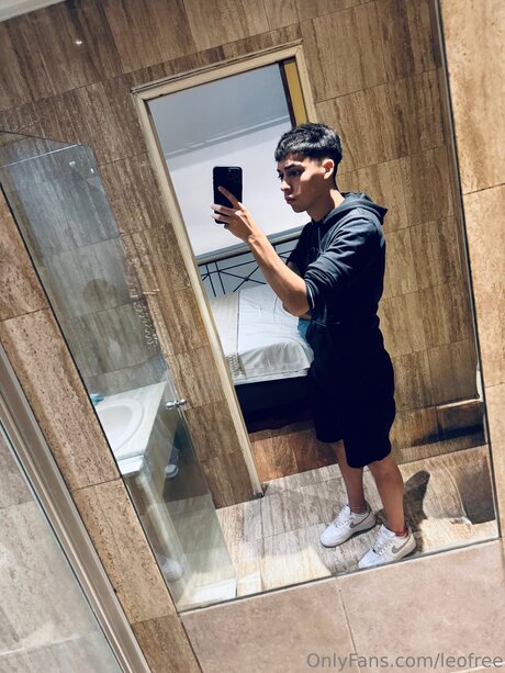 Leofree topless onlyfans