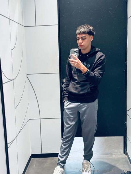 Leofree boobs onlyfans