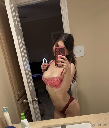Kylienoir onlyfans strip tease
