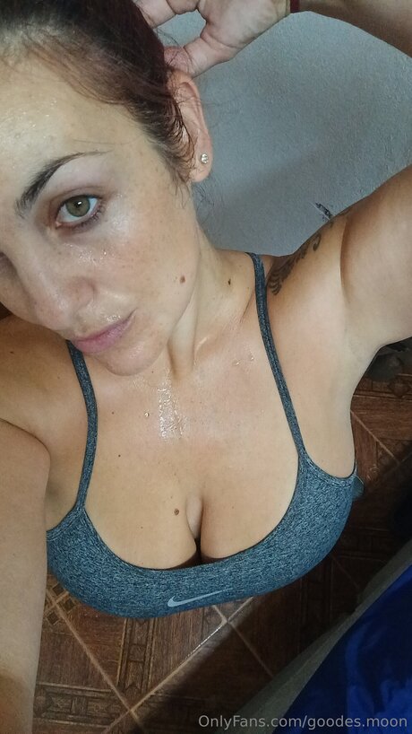 Goddesredmoon onlyfans model