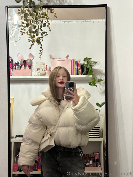 Jessie Angell nude onlyfans